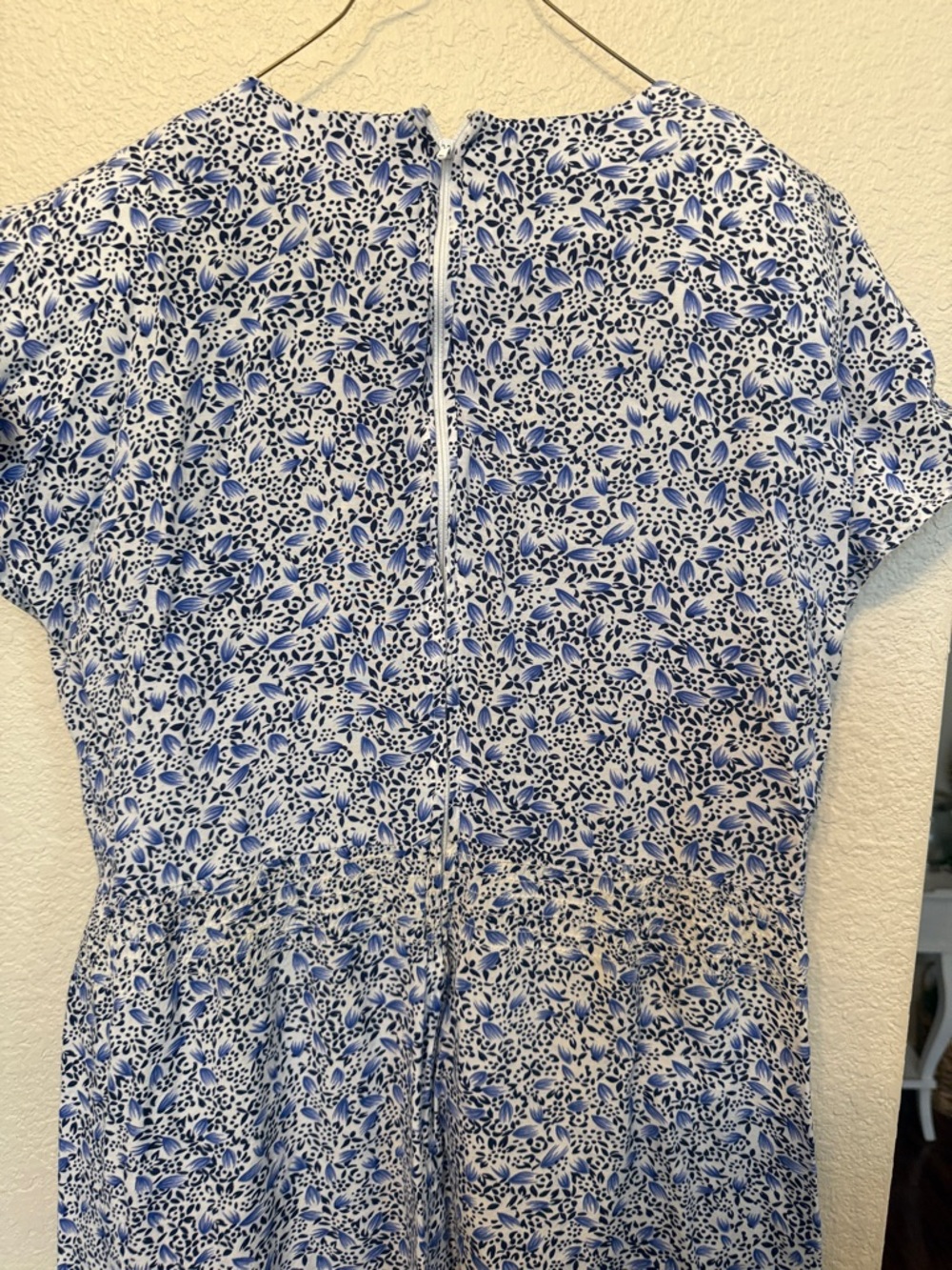 Karin stevens Vintage Floral
Ruched Puff Sleeve Pleated Dress size 10 - Picture 10 of 11